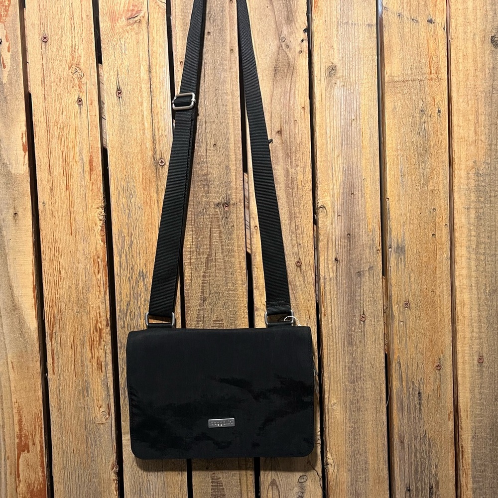Baggallini Black Shoulder Bag - Picture 1 of 10